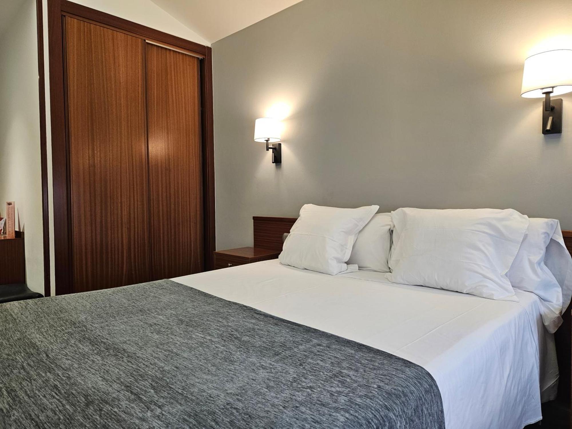 Hotel Les 7 Claus Andorra la Vella Exteriér fotografie