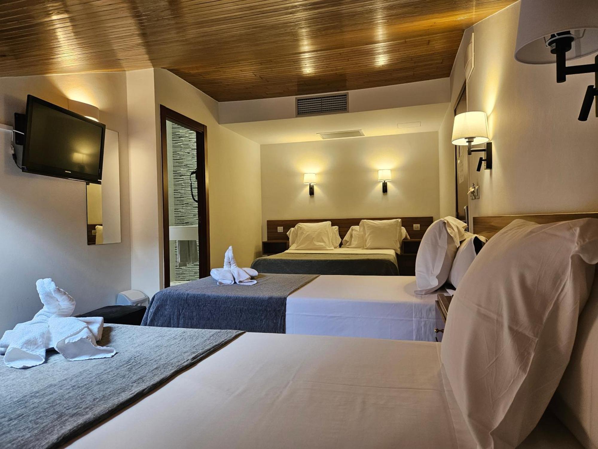 Hotel Les 7 Claus Andorra la Vella Exteriér fotografie